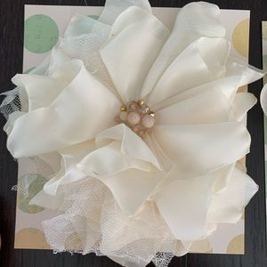 Cream flower magnetic pin brooch, bridal